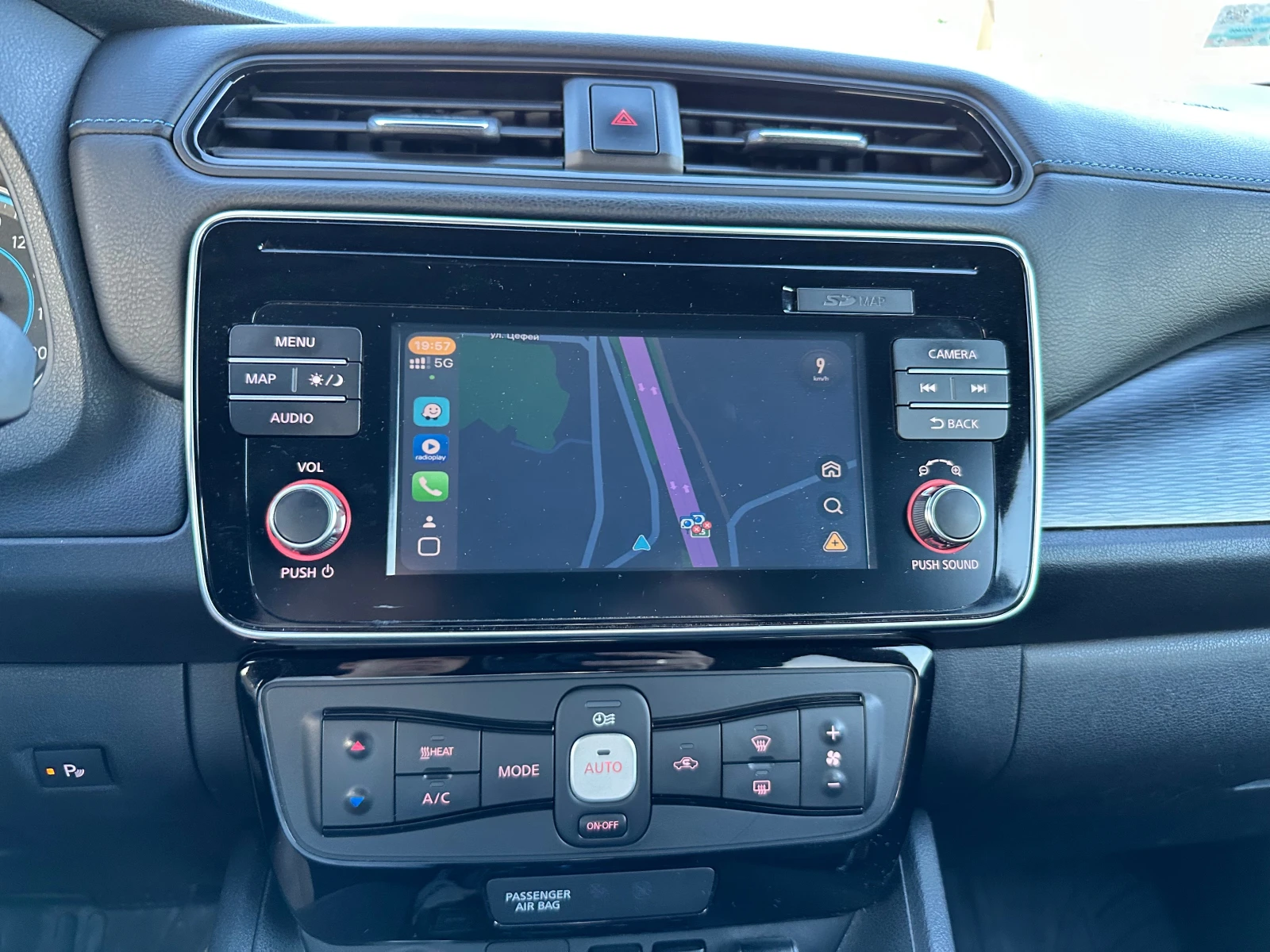 Nissan Leaf  ZE1 - изображение 10