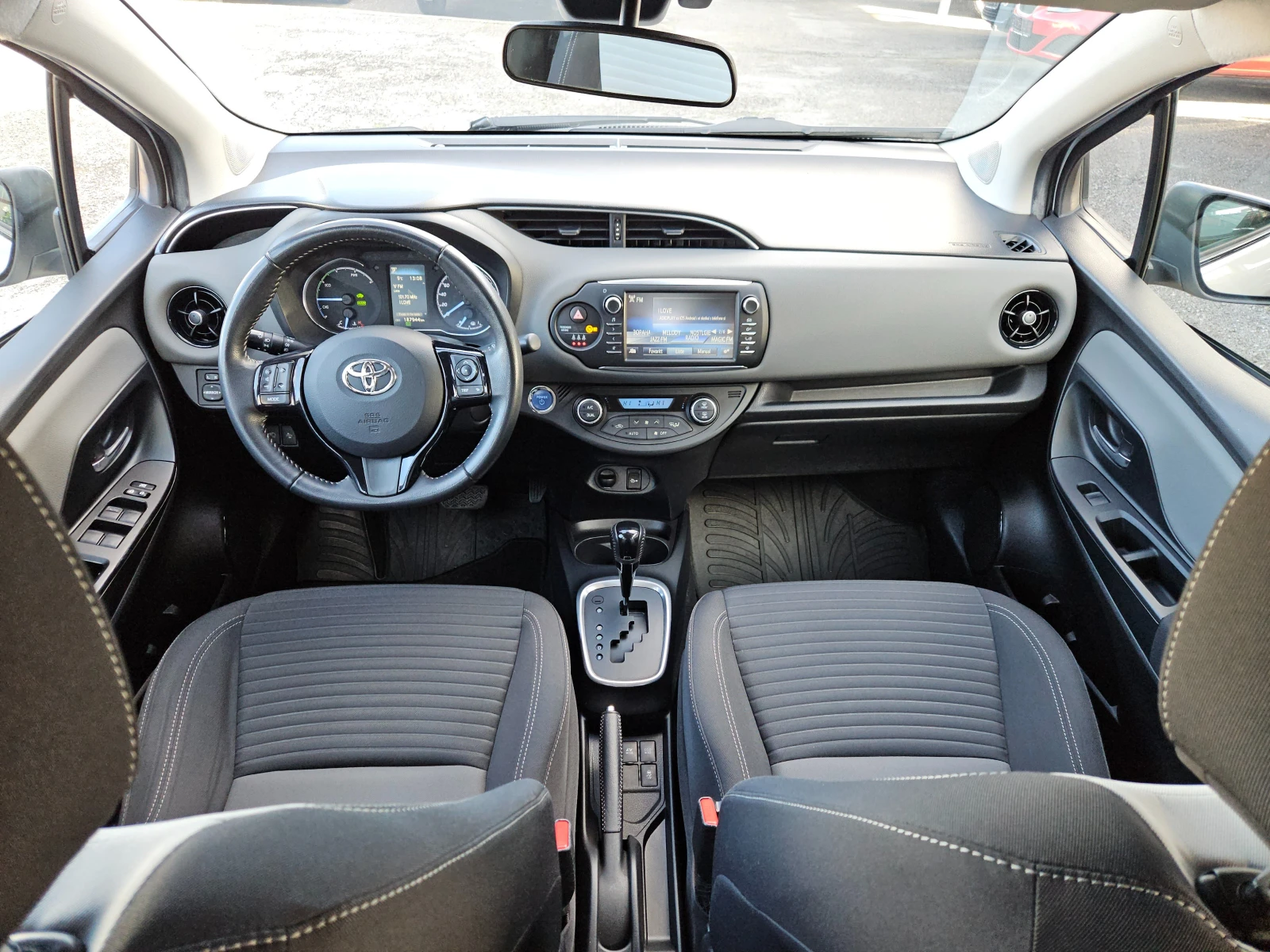 Toyota Yaris 1.5HYBRID/BLACK FRIDAY/LED/NAVI/БЛУТУТ/EURO 6B/ТОП - изображение 10