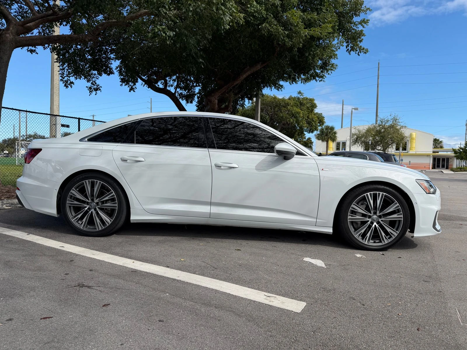 Audi A6 55TFSI* ДИГИТАЛНО* ТАБЛО* ДИСТРТОНИК* 360КАМЕРА* М - изображение 5