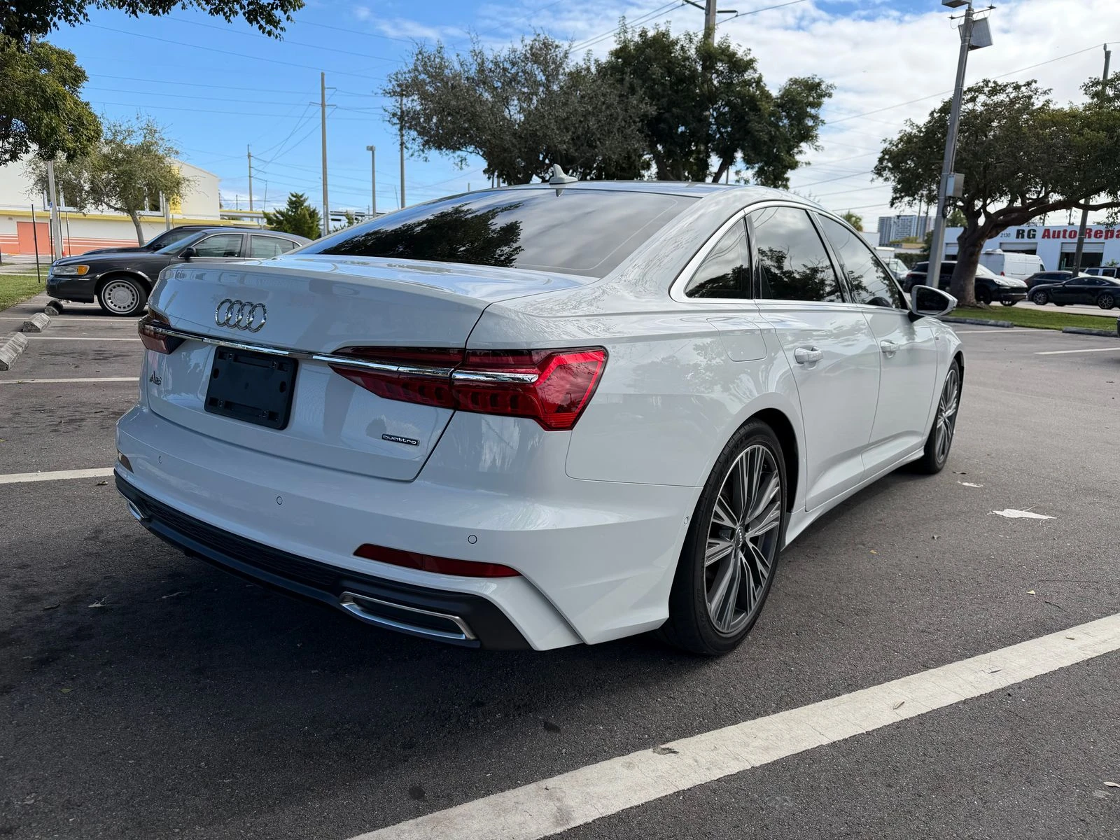 Audi A6 55TFSI* ДИГИТАЛНО* ТАБЛО* ДИСТРТОНИК* 360КАМЕРА* М - изображение 2