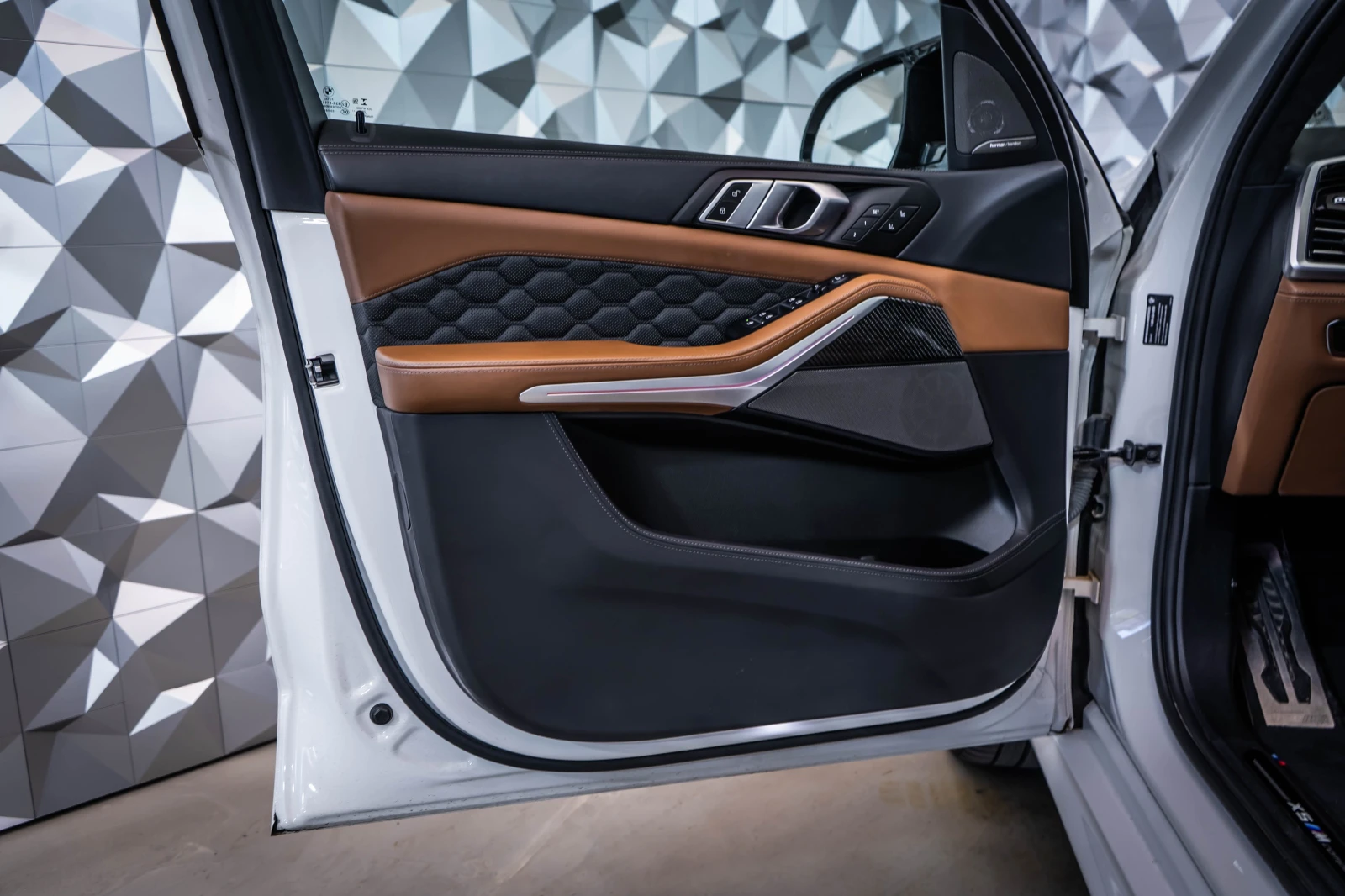 BMW X5M Competition* Carbon* H/K, снимка 7 - Автомобили и джипове - 54326326