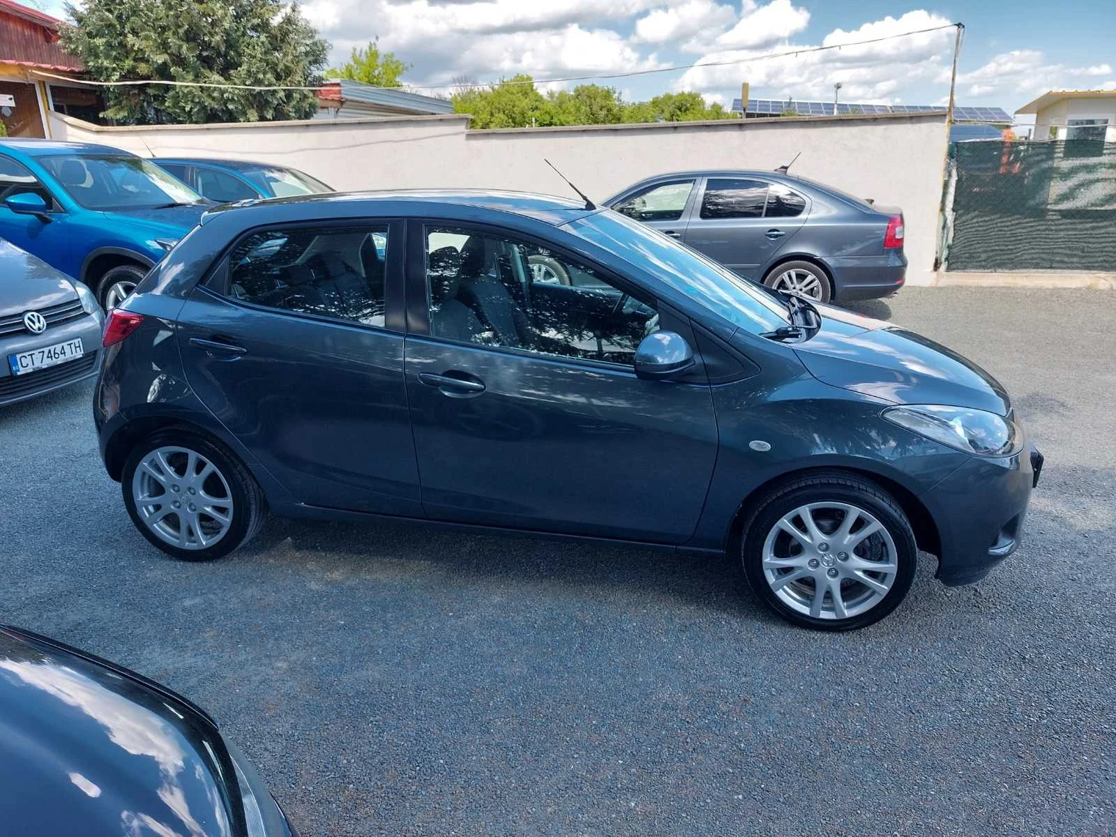 Mazda 2 1.3i, вер. мотор, снимка 13 - Автомобили и джипове - 54598666