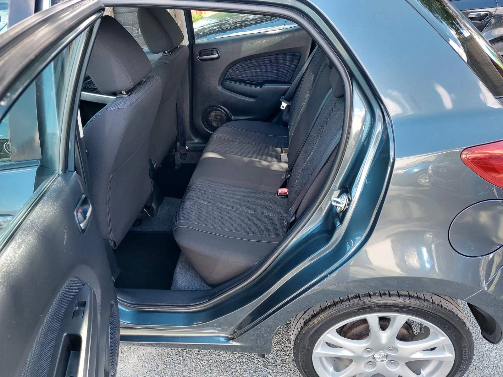 Mazda 2 1.3i, вер. мотор, снимка 9 - Автомобили и джипове - 54598666