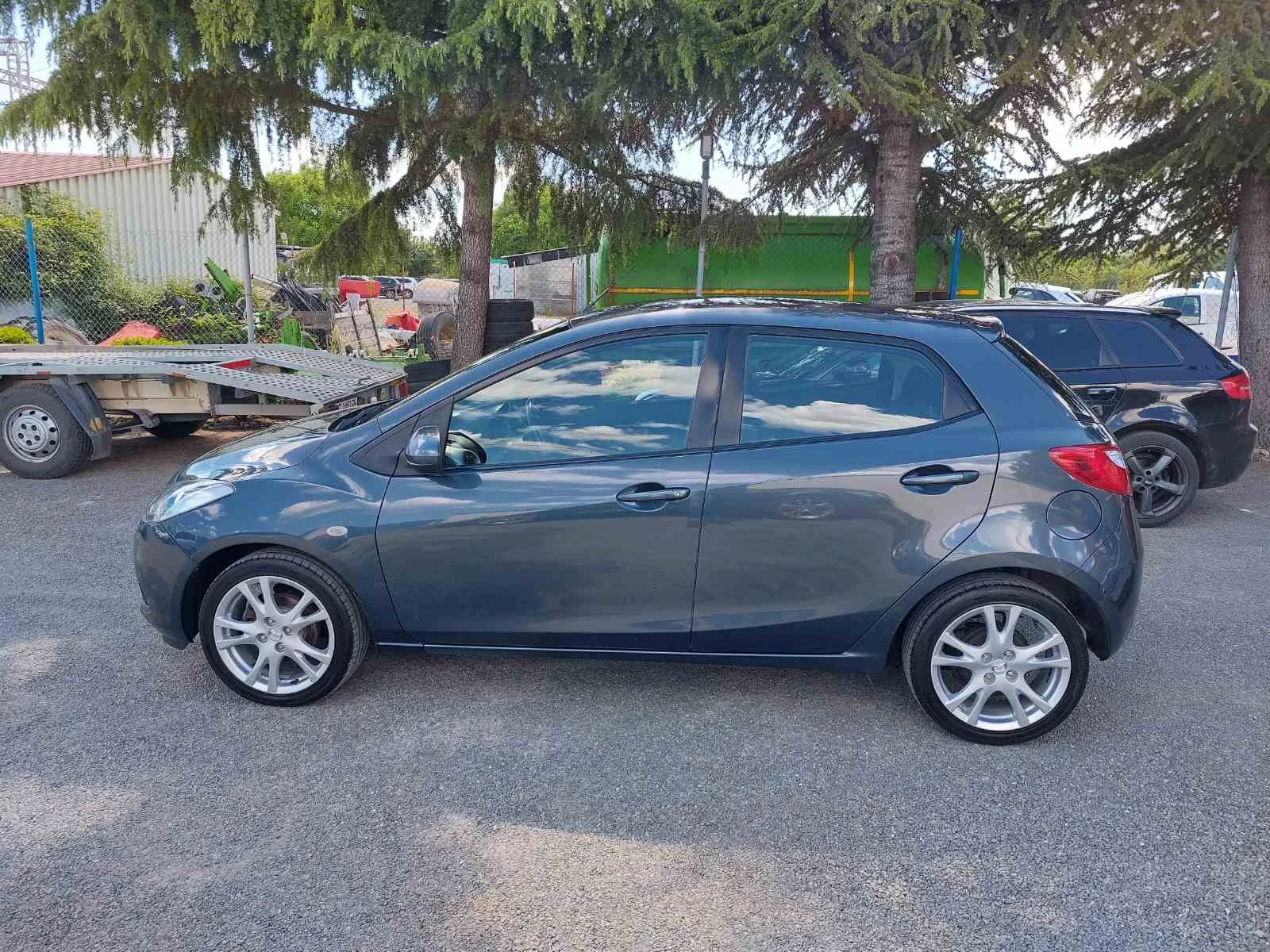 Mazda 2 1.3i, вер. мотор, снимка 14 - Автомобили и джипове - 54598666