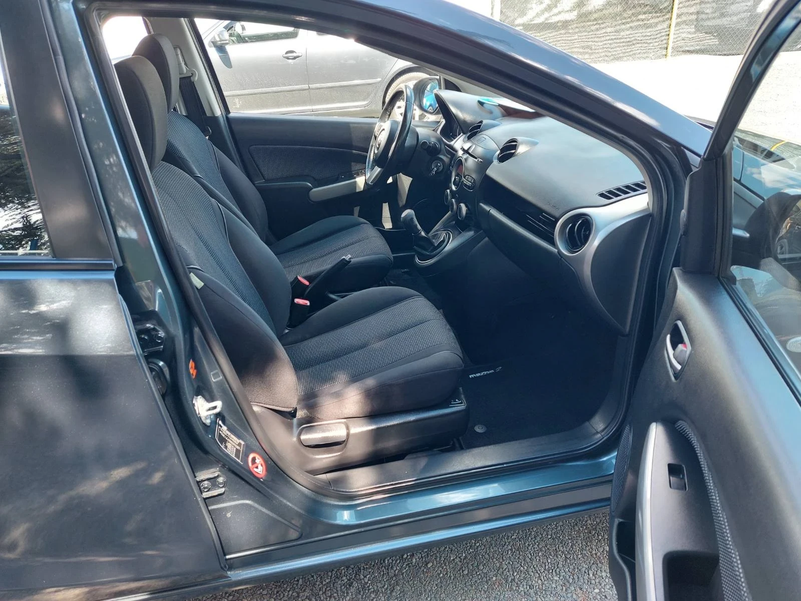 Mazda 2 1.3i, вер. мотор, снимка 4 - Автомобили и джипове - 54598666