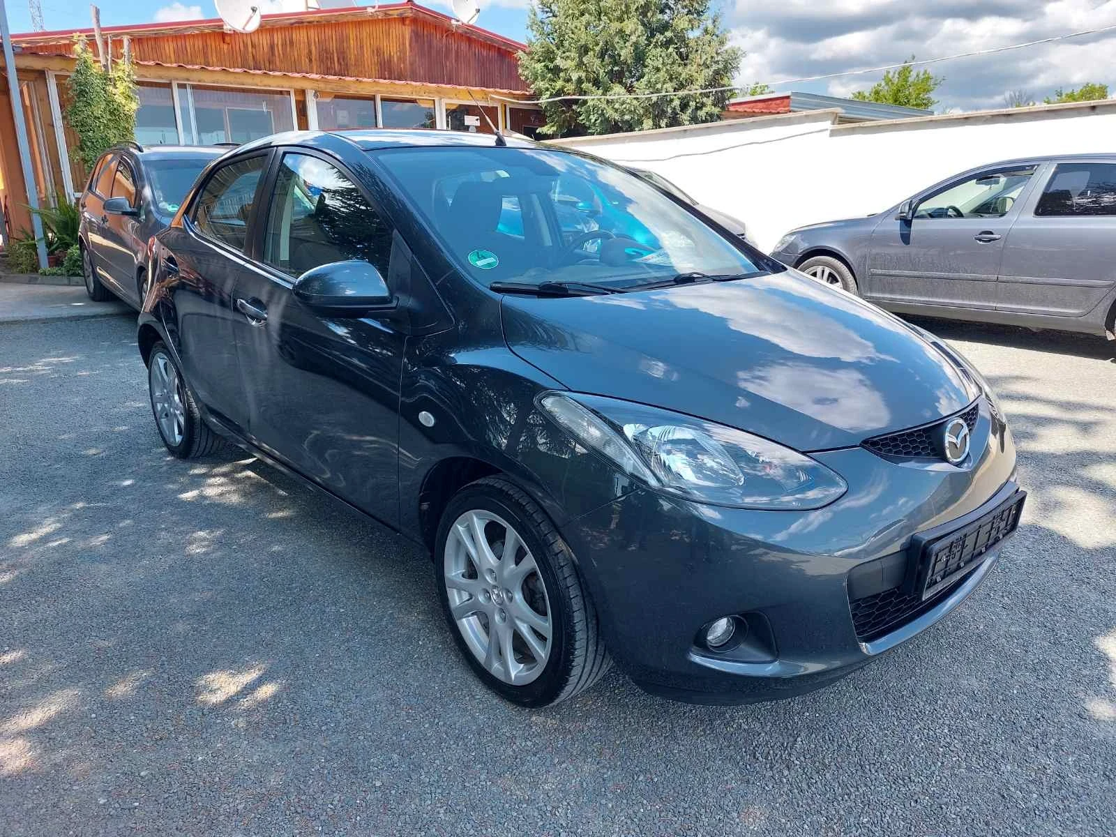 Mazda 2 1.3i, вер. мотор, снимка 3 - Автомобили и джипове - 54598666
