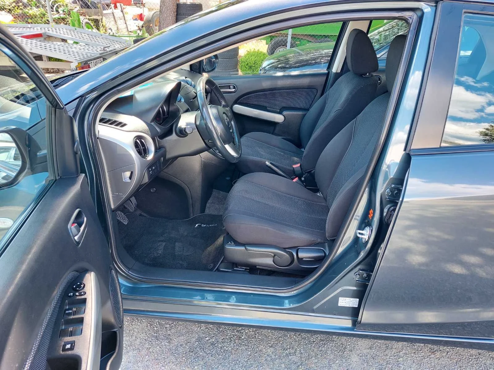 Mazda 2 1.3i, вер. мотор, снимка 11 - Автомобили и джипове - 54598666