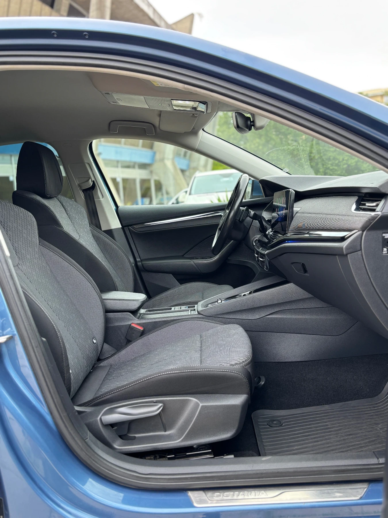 Skoda Octavia 2.0 TDI DIGITAL DISTRONIC CAMERA CARPLAY , снимка 12 - Автомобили и джипове - 54742690
