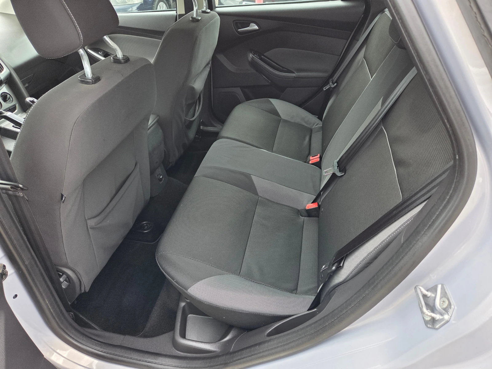 Ford Focus 1.6TDCI, снимка 8 - Автомобили и джипове - 54778321