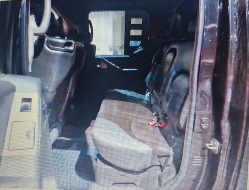 Nissan Navara 2.5 dCI Aventura , снимка 7 - Автомобили и джипове - 53060209
