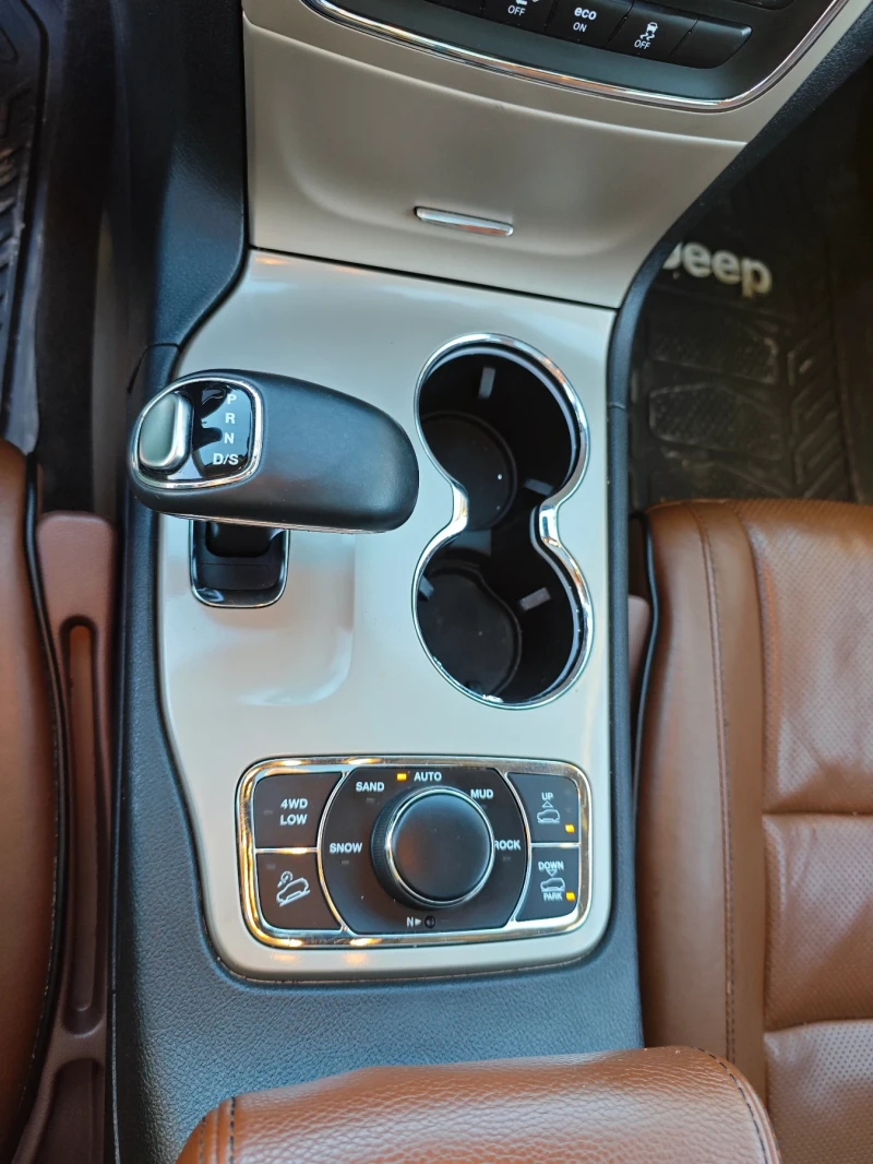 Jeep Grand cherokee 3.6, снимка 13 - Автомобили и джипове - 53138355