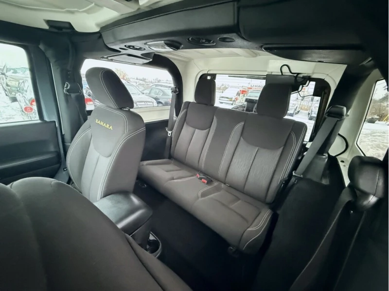 Jeep Wrangler * SAHARA* 2DR* AUTO* AWD* 1 ОWNER, снимка 13 - Автомобили и джипове - 53214590