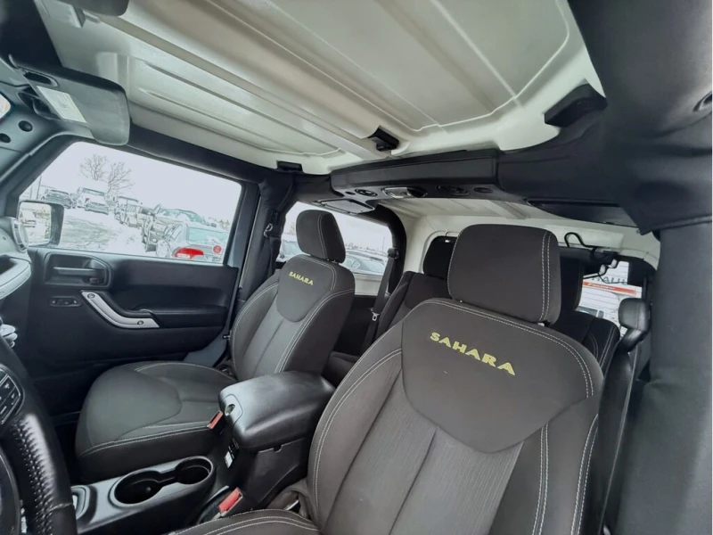 Jeep Wrangler * SAHARA* 2DR* AUTO* AWD* 1 ОWNER, снимка 14 - Автомобили и джипове - 53214590