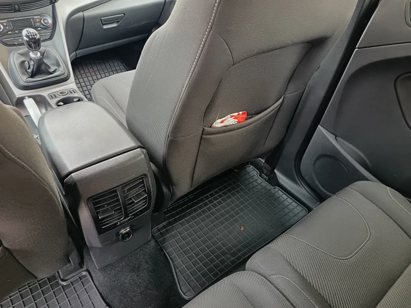 Ford Kuga 2.0, снимка 9 - Автомобили и джипове - 53595737