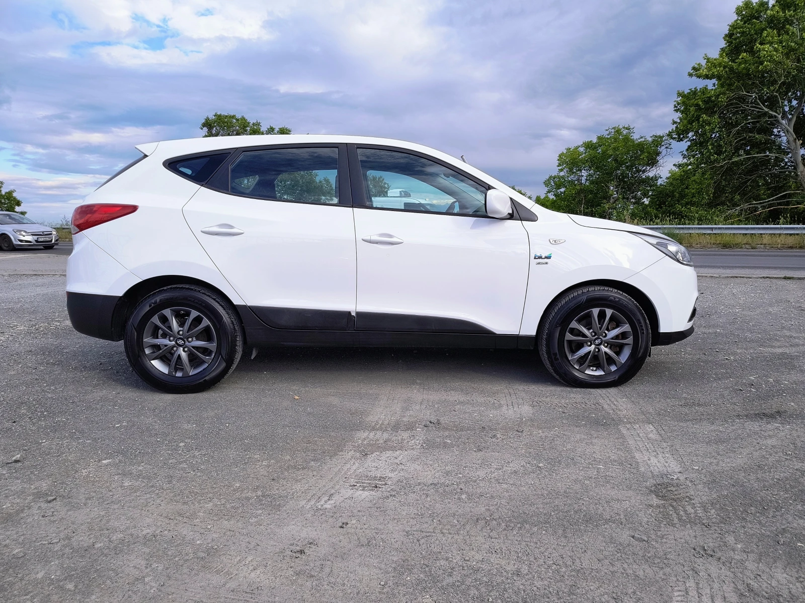 Hyundai IX35 1.7-116 КС FACELIFT 6 ск - изображение 4