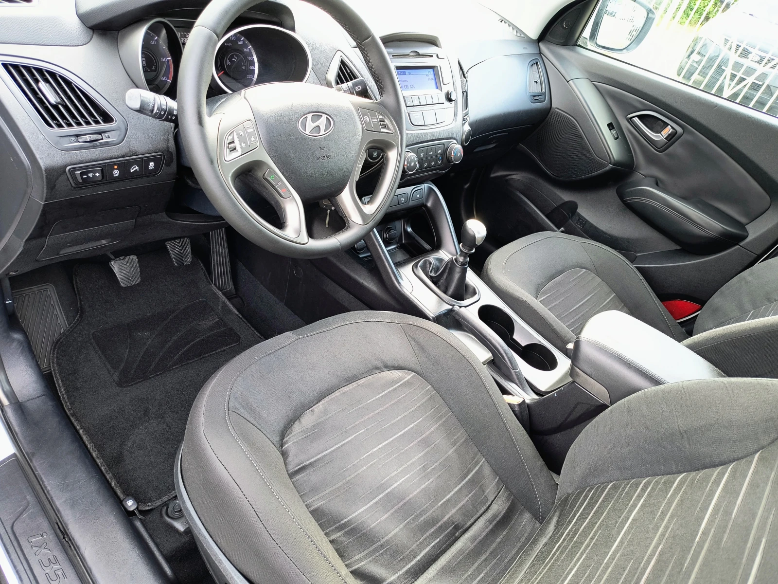Hyundai IX35 1.7-116 КС FACELIFT 6 ск - изображение 9