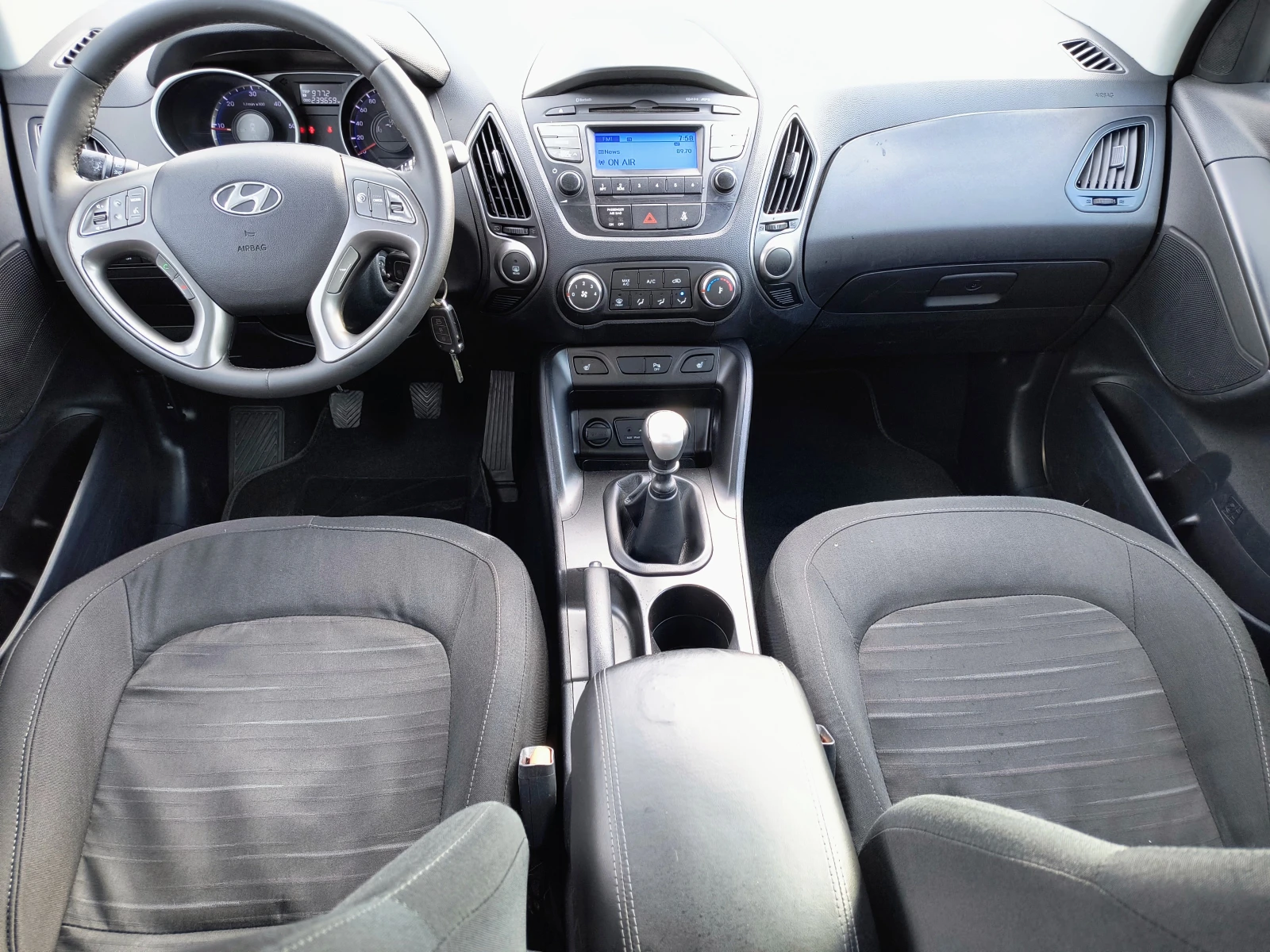 Hyundai IX35 1.7-116 КС FACELIFT 6 ск - изображение 10