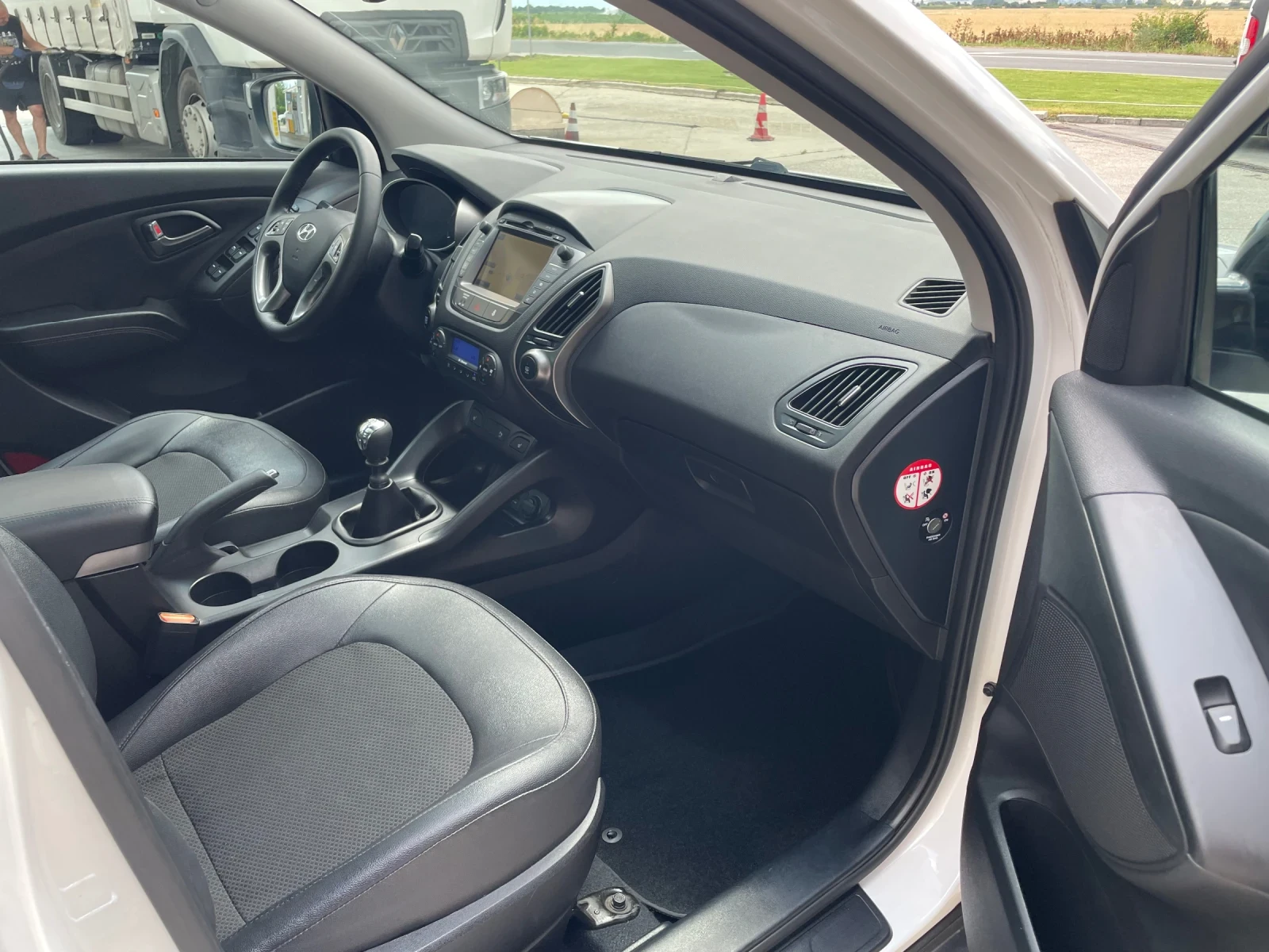 Hyundai IX35 1.7CRDi-FACE-КОЖА-NAVI-PANORAMA - изображение 10