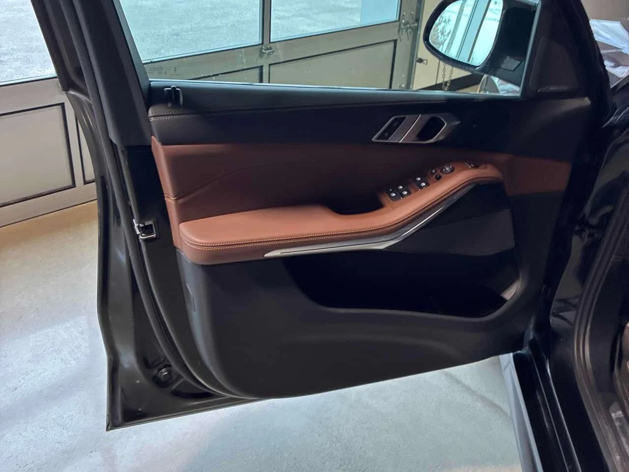 BMW X5 * M60i xDrive * ДИСТРОНИК * 360 * H/K * ОБДУХВАНЕ, снимка 12 - Автомобили и джипове - 54034649