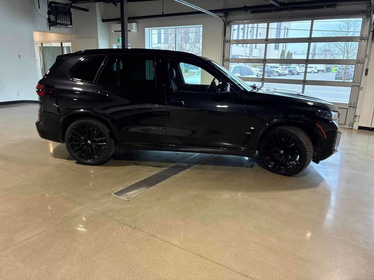 BMW X5 * M60i xDrive * ДИСТРОНИК * 360 * H/K * ОБДУХВАНЕ, снимка 3 - Автомобили и джипове - 54034649