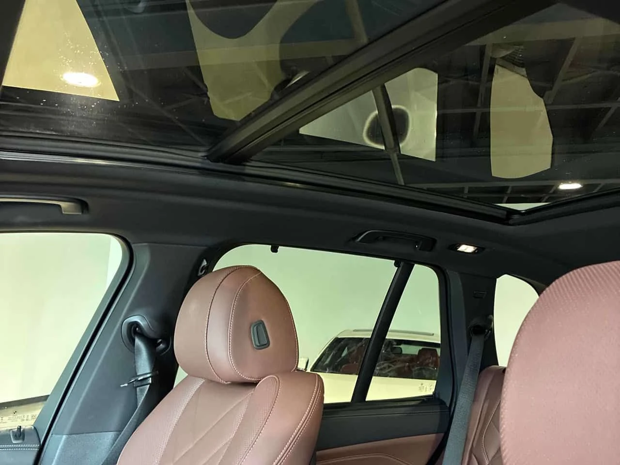 BMW X5 * M60i xDrive * ДИСТРОНИК * 360 * H/K * ОБДУХВАНЕ, снимка 14 - Автомобили и джипове - 54034649