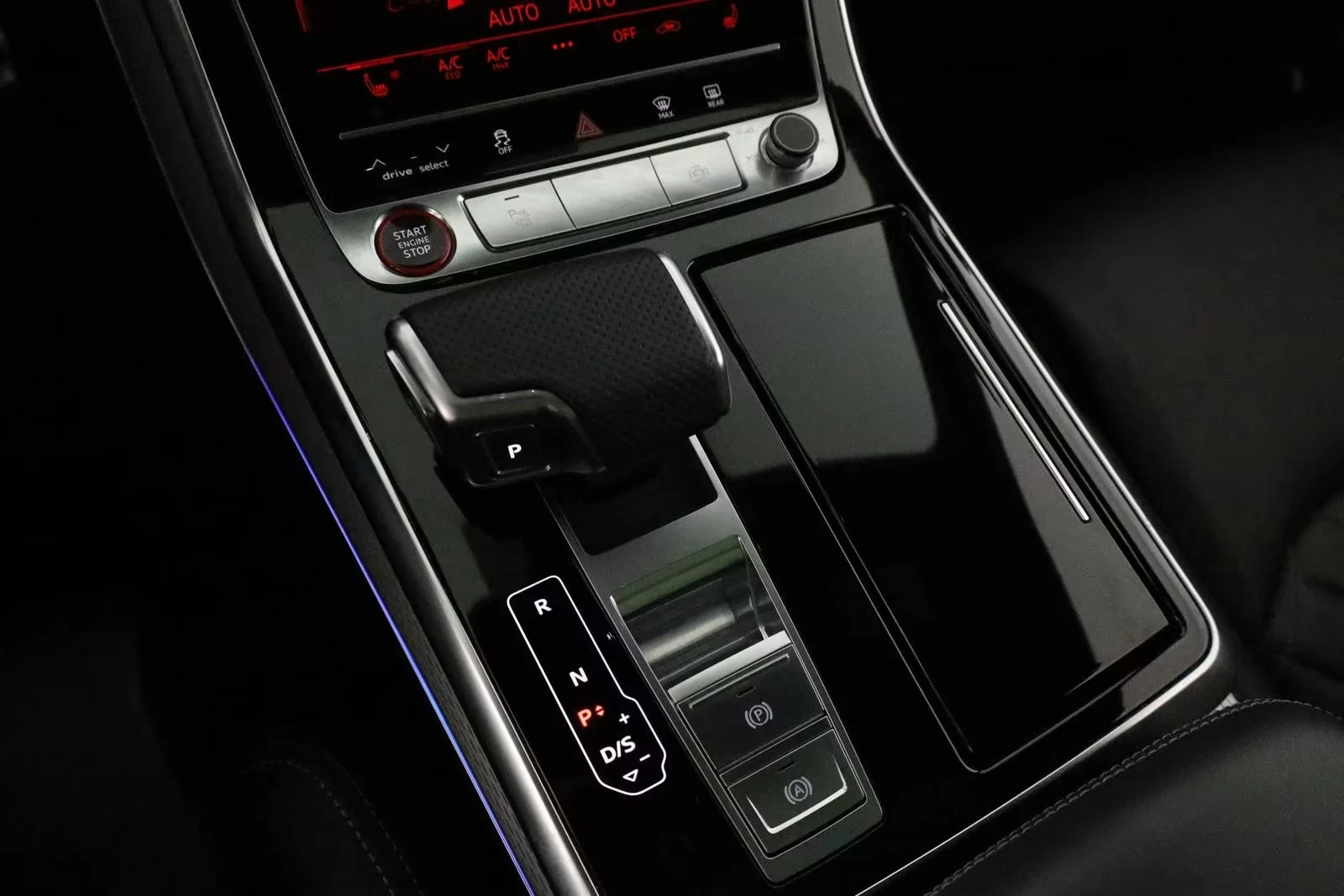 Audi SQ8 TFSI QUATTRO MATRIX B&O PANORAMA 360-CAM, снимка 12 - Автомобили и джипове - 55478548