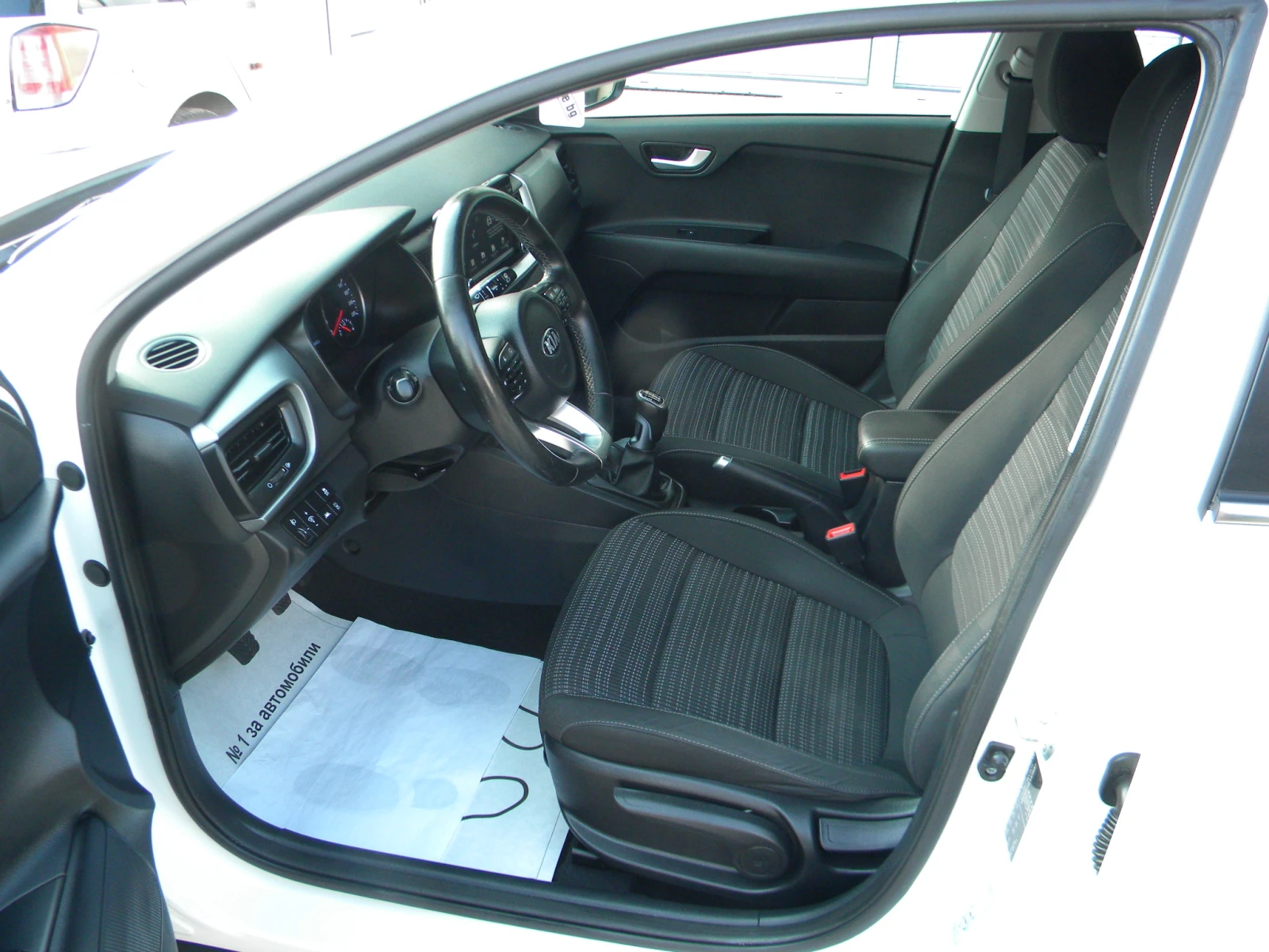 Kia Stonic * * EURO-6D* * 6-СКОРОСТИ * * КАМЕРА* * , снимка 8 - Автомобили и джипове - 55587535