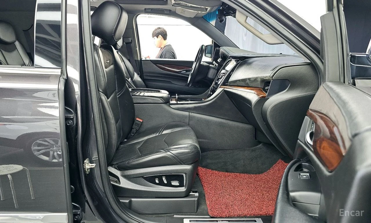 Cadillac Escalade 6.2* V8* ОБДУХВАНЕ* ДИГИТАЛНО* ТАБЛО* 360КАМЕРА* , снимка 12 - Автомобили и джипове - 55740509