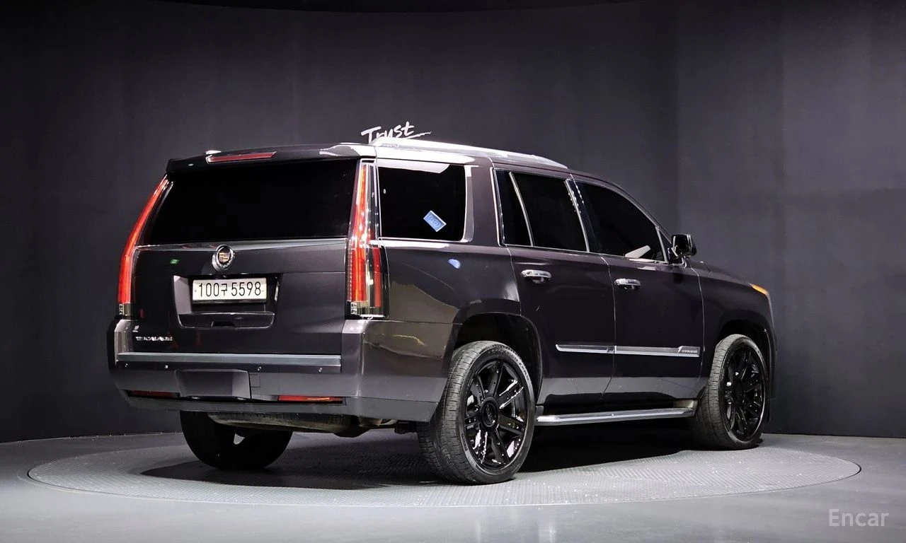 Cadillac Escalade 6.2* V8* ОБДУХВАНЕ* ДИГИТАЛНО* ТАБЛО* 360КАМЕРА* , снимка 2 - Автомобили и джипове - 55740509