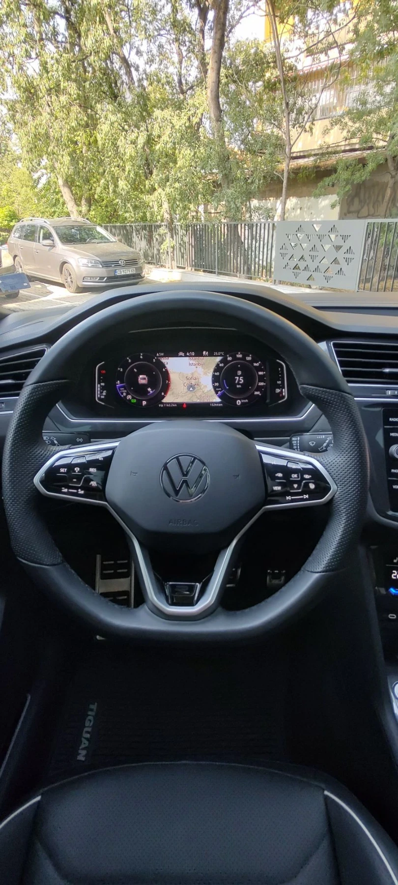 VW Tiguan R-Line/360/XL/Black  /ОБДУХВАНЕ/7МЕСТА#, снимка 16 - Автомобили и джипове - 55939676