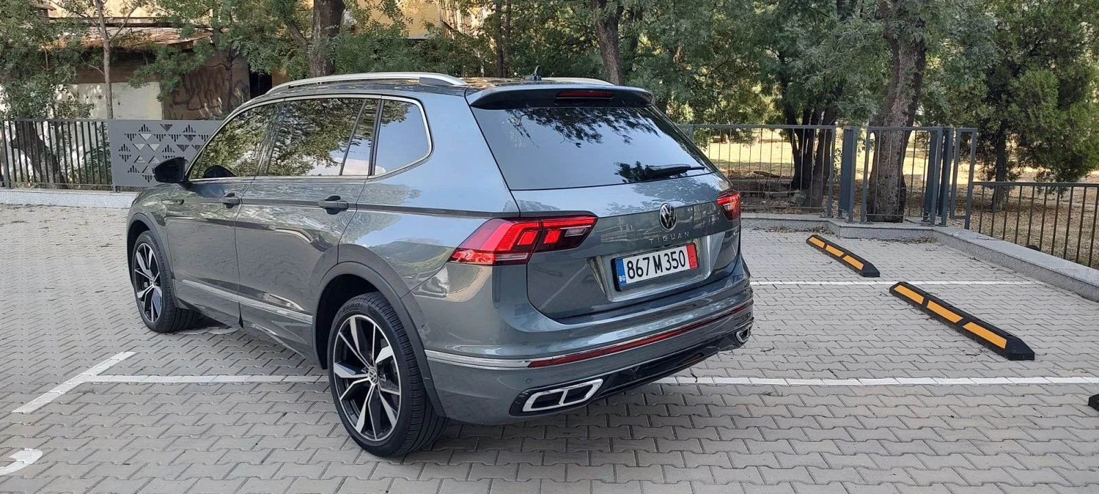 VW Tiguan R-Line/360/XL/Black  /ОБДУХВАНЕ/7МЕСТА#, снимка 4 - Автомобили и джипове - 55939676