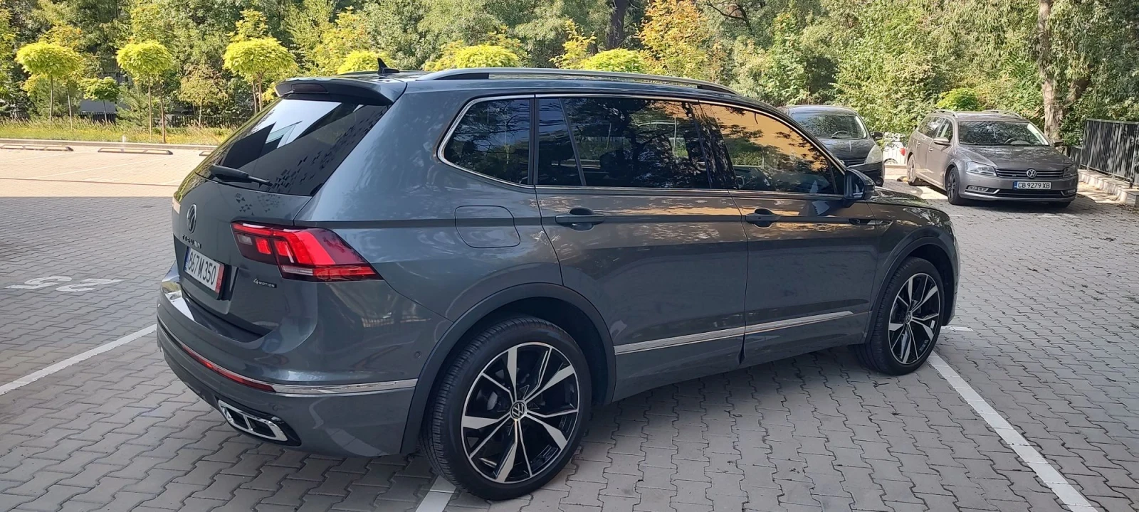 VW Tiguan R-Line/360/XL/Black  /ОБДУХВАНЕ/7МЕСТА#, снимка 3 - Автомобили и джипове - 55939676