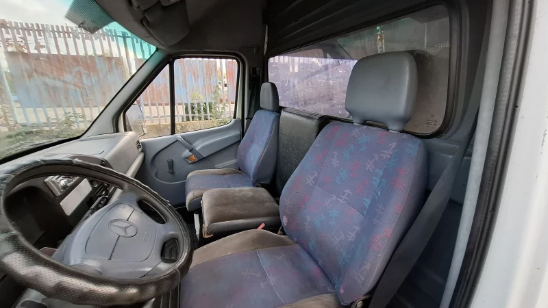 Mercedes-Benz Sprinter 208 НОВИ МАСЛА И ГУМИ, снимка 5 - Бусове и автобуси - 52938660