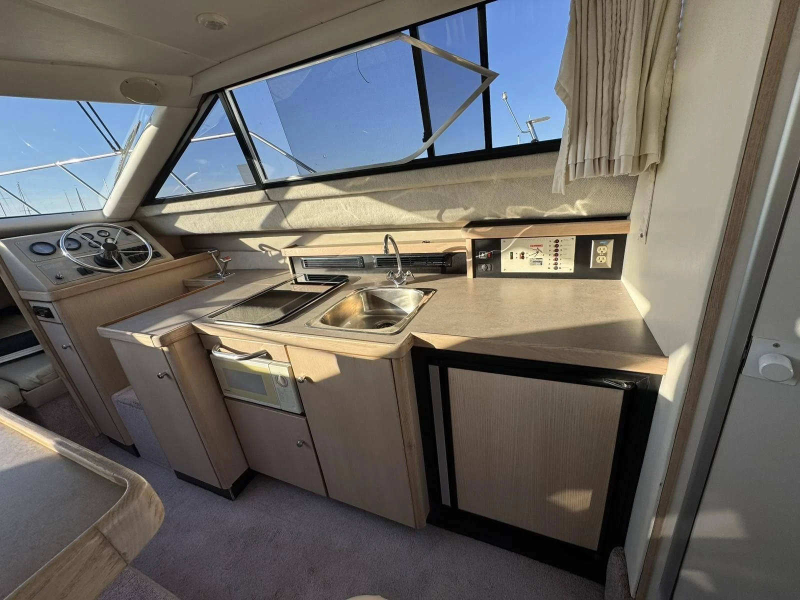 Моторна яхта Bayliner Bayliner ciera 2858 , снимка 13 - Воден транспорт - 55560054