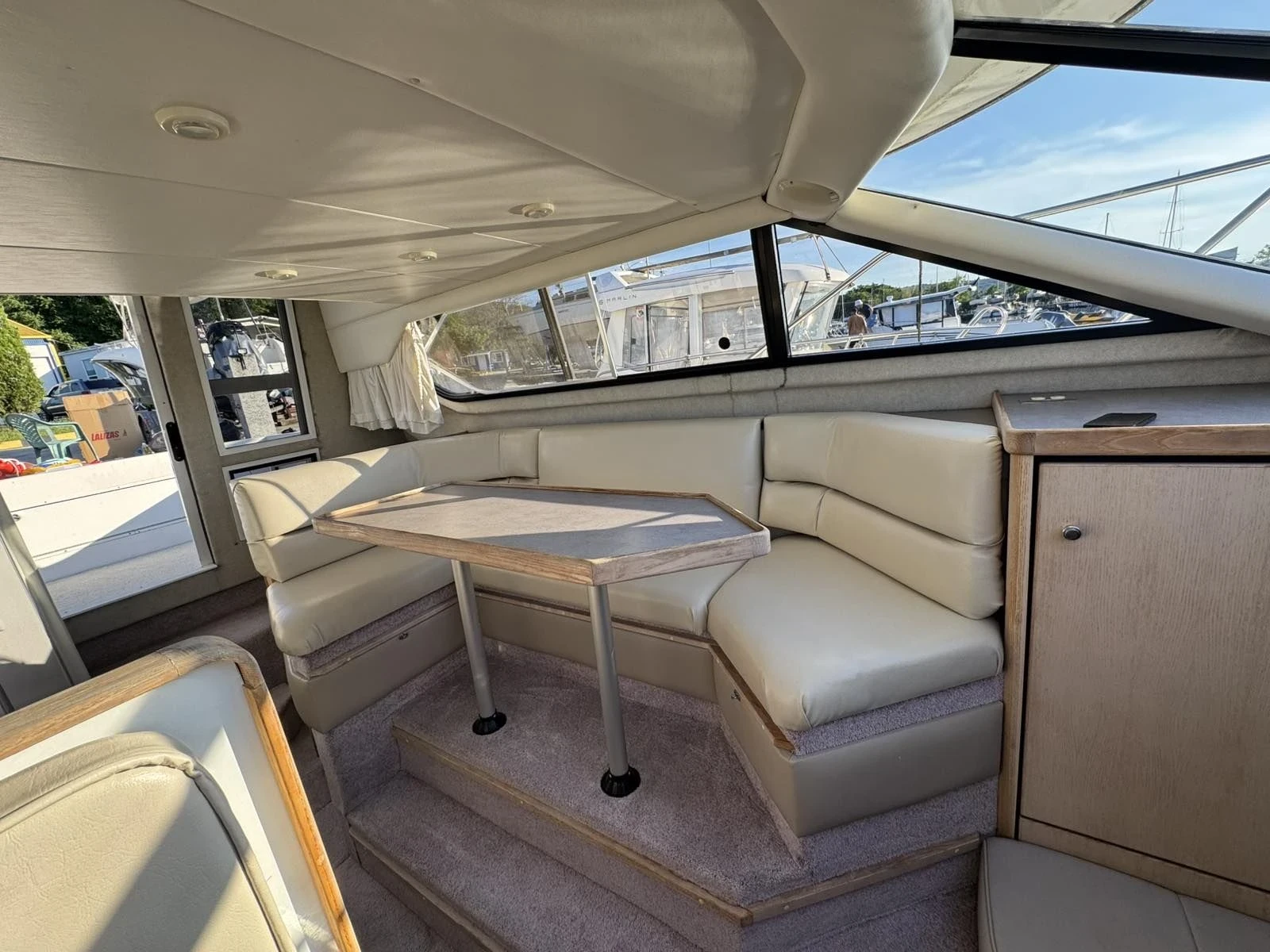 Моторна яхта Bayliner Bayliner ciera 2858 , снимка 12 - Воден транспорт - 55560054