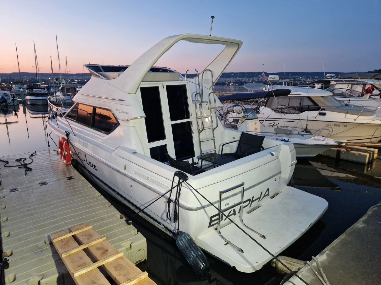 Моторна яхта Bayliner Bayliner ciera 2858 , снимка 3 - Воден транспорт - 55560054