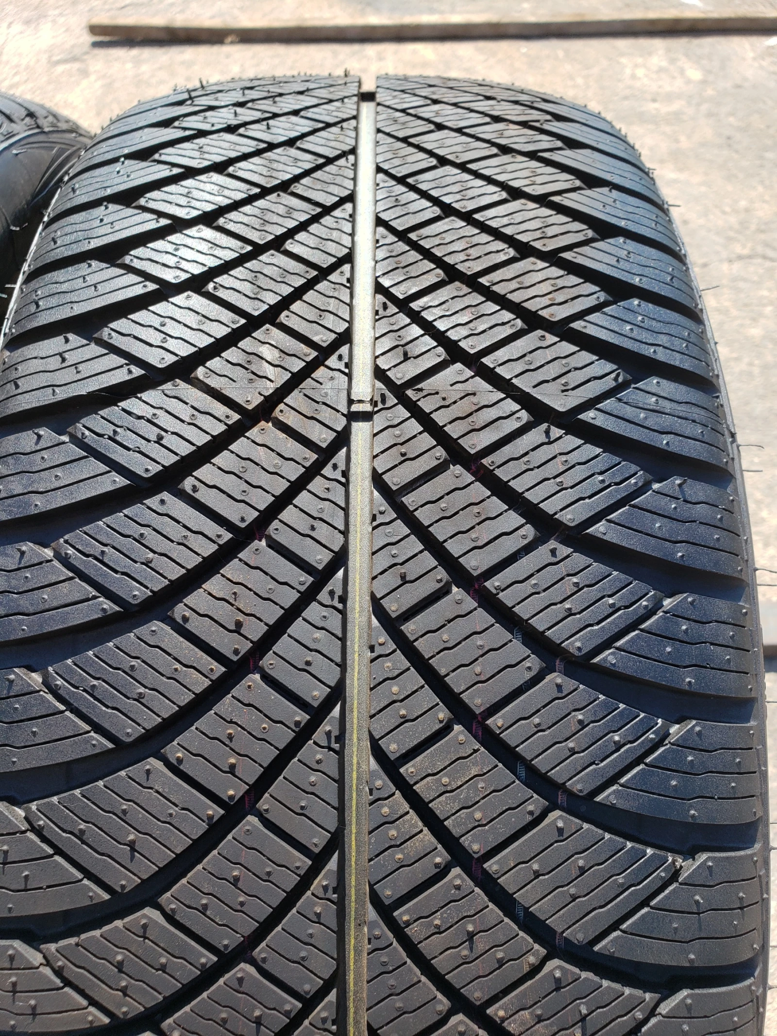 Гуми Зимни 215/40R17