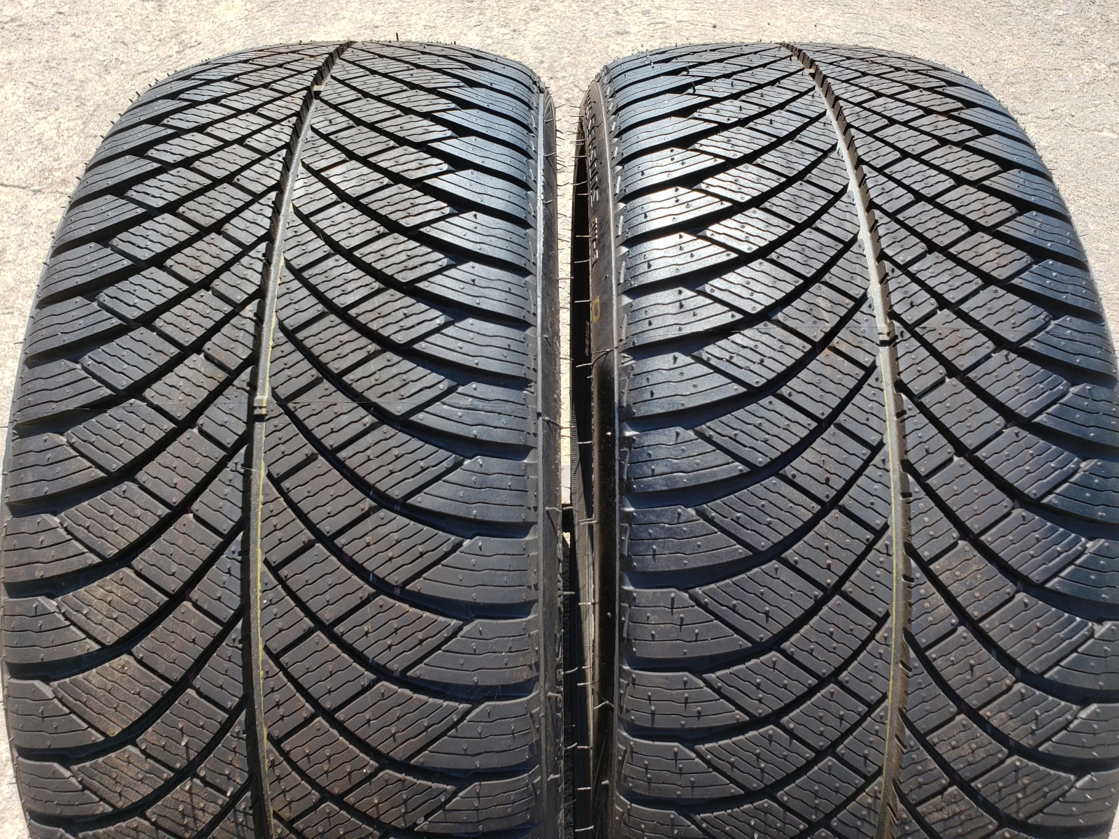 Гуми Зимни 215/40R17, снимка 2 - Гуми и джанти - 55951192