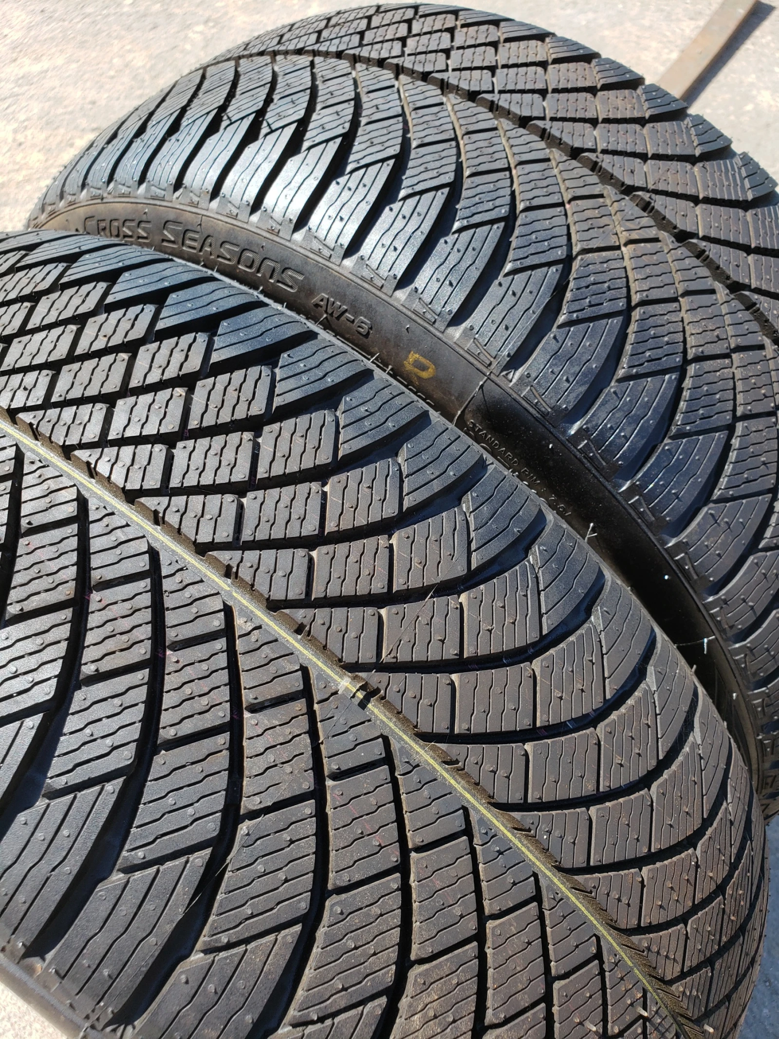 Гуми Зимни 215/40R17, снимка 3 - Гуми и джанти - 55951192