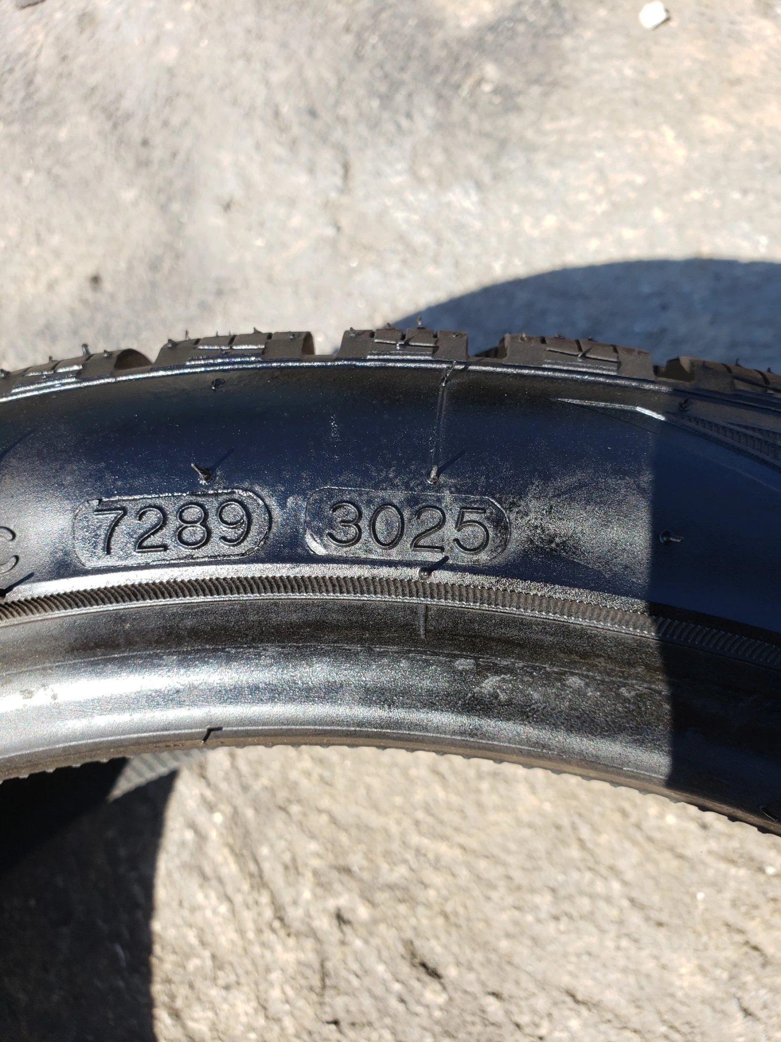 Гуми Зимни 215/40R17, снимка 5 - Гуми и джанти - 55951192
