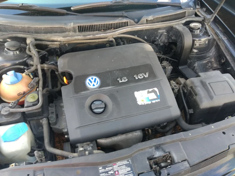 VW Golf 1.6 I, снимка 11 - Автомобили и джипове - 47622535