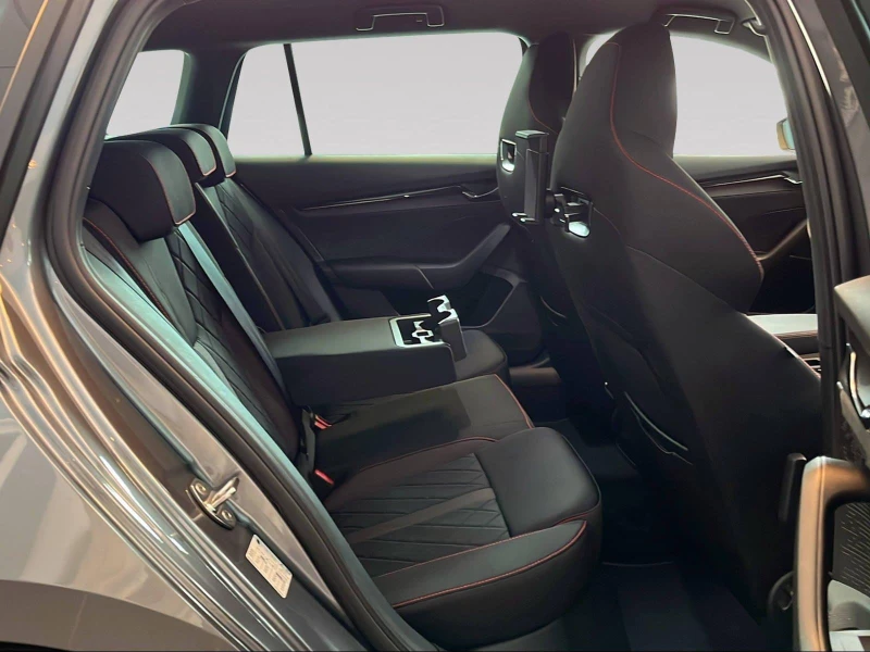 Skoda Octavia RS* 2.0 TSI* DSG* PLUG-IN* DISTR* KEYLESS* , снимка 12 - Автомобили и джипове - 51202494