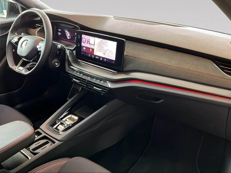 Skoda Octavia RS* 2.0 TSI* DSG* PLUG-IN* DISTR* KEYLESS* , снимка 11 - Автомобили и джипове - 51202494