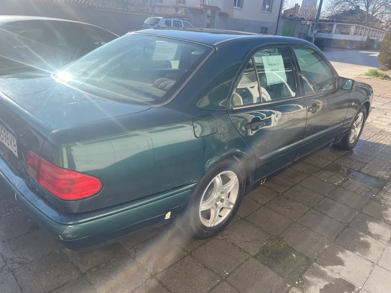 Mercedes-Benz E 220, снимка 11 - Автомобили и джипове - 52531929