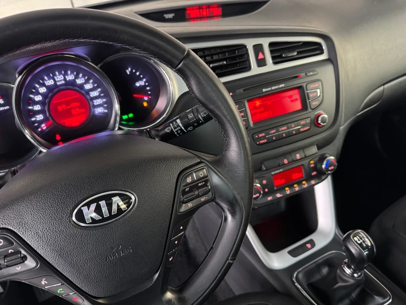 Kia Ceed 1, 6 CRDi* РЕАЛНИ КМ* ПАНОРАМА* EURO 5B, снимка 10 - Автомобили и джипове - 53035476