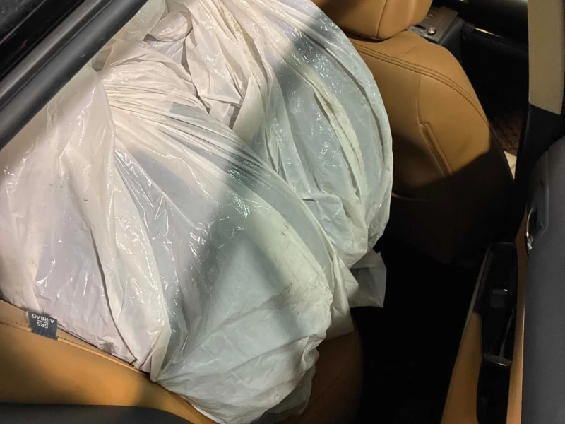 Lexus IS 300 * 4dr Sdn AWD * CARFAX * БЕЗ ПЪРВОНАЧАЛНА ВНОСКА, снимка 14 - Автомобили и джипове - 53215032