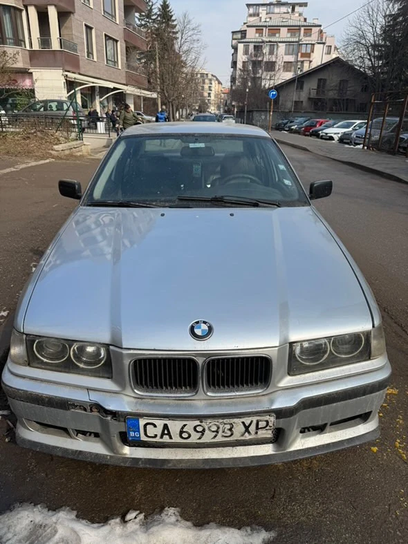 BMW 318, снимка 2 - Автомобили и джипове - 49352996