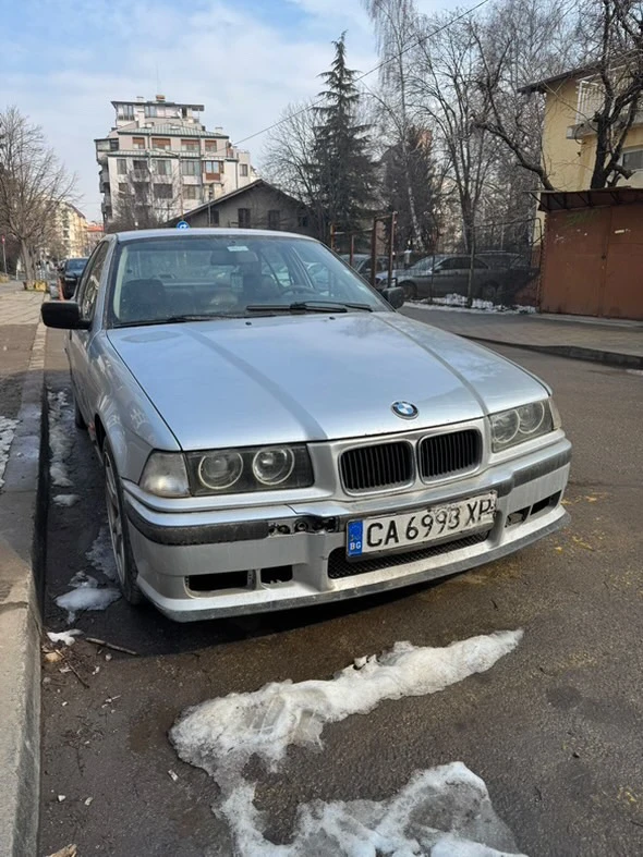 BMW 318, снимка 1 - Автомобили и джипове - 49352996