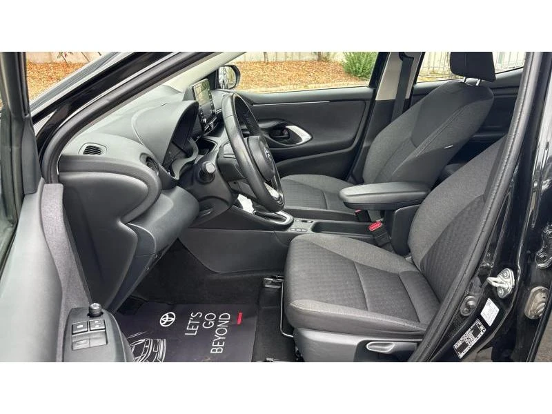 Toyota Yaris 1.5HSD ACTIVE, снимка 12 - Автомобили и джипове - 56494751