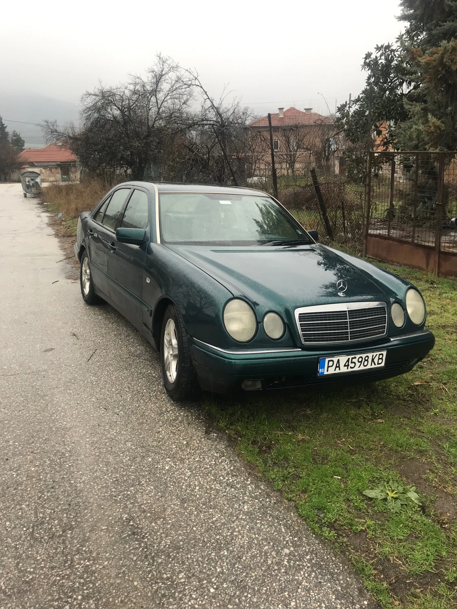 Mercedes-Benz E 220, снимка 1